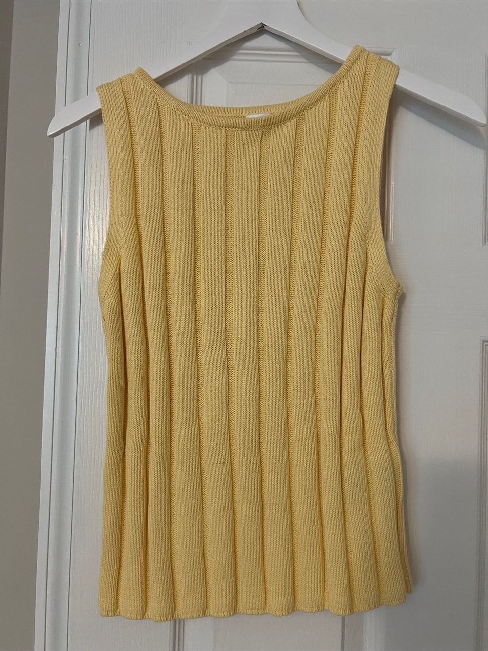 Women‘s Yellow Ribbed Sleeveless Sweater